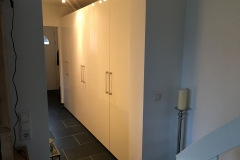 Holz-Einbauschrank-im-Flur