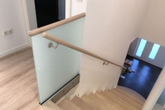 Holz_Treppe_Eiche_mit_Gelaender